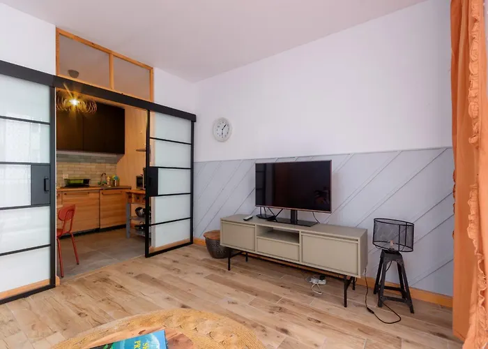 Paryski Zakatek Cosy By Bookinghost *